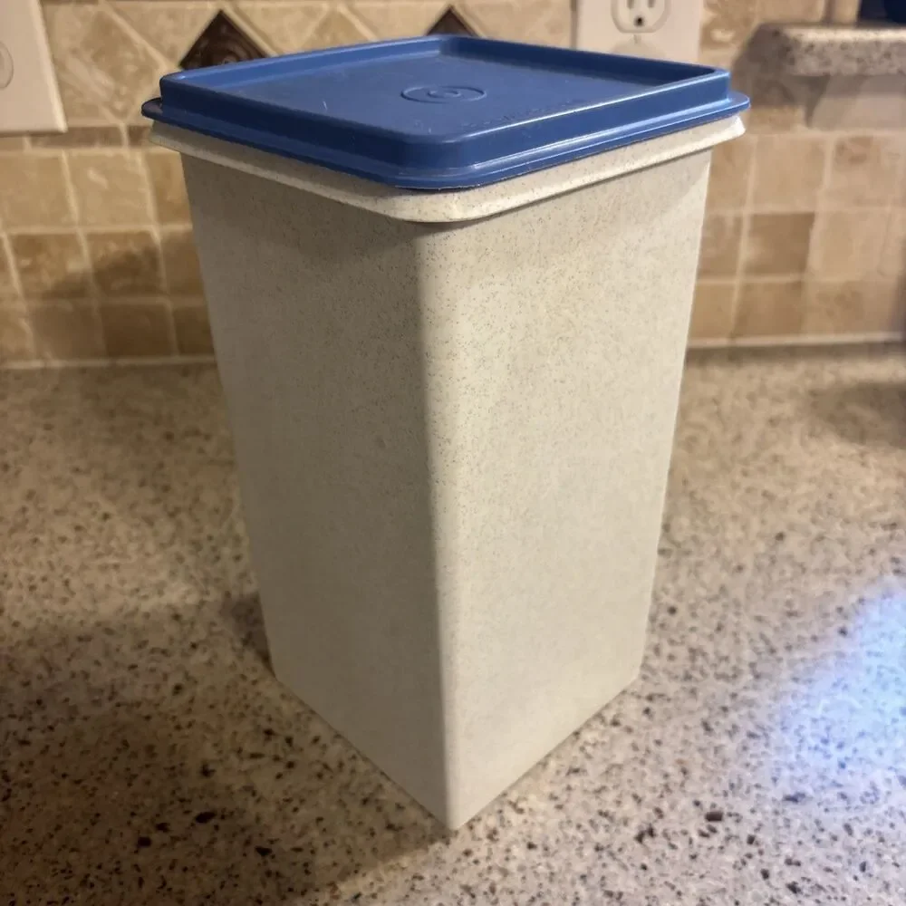 Tupperware 1314-2 Saltine Cracker Keeper Speckled Fireworks with Blue Lid